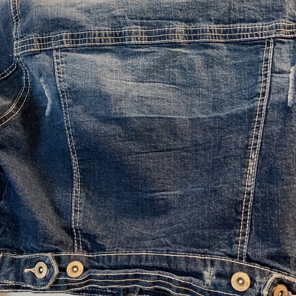 Amethyst jeans Medium and Distressed Jean Short Jean-jacket - Picture 5 of 5